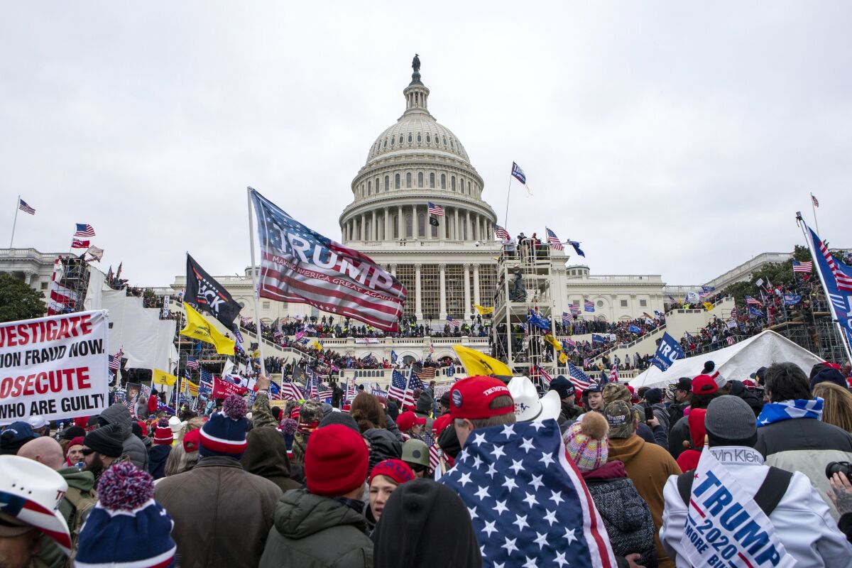 Comité pide que se impute a Trump por asalto al Capitolio