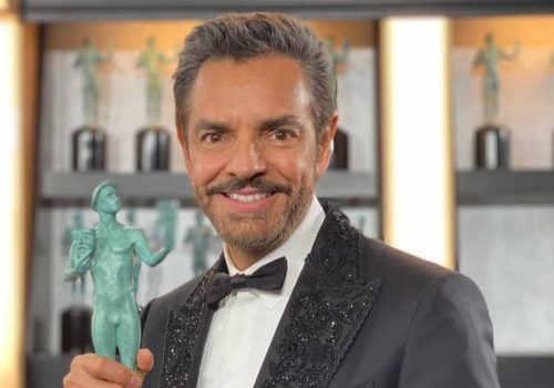 Mantienen sedado a Eugenio Derbez para que no sufra dolor, revela su hijo en entrevista