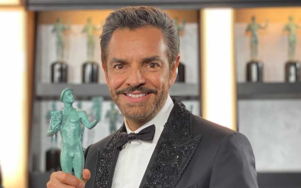 Mantienen sedado a Eugenio Derbez para que no sufra dolor, revela su hijo en entrevista