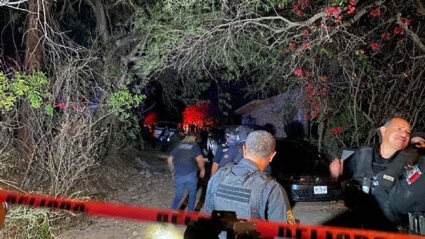 Ataques con explosivos a la policia y fiscalia de Tlajomulco deja tres muertos y diez heridos