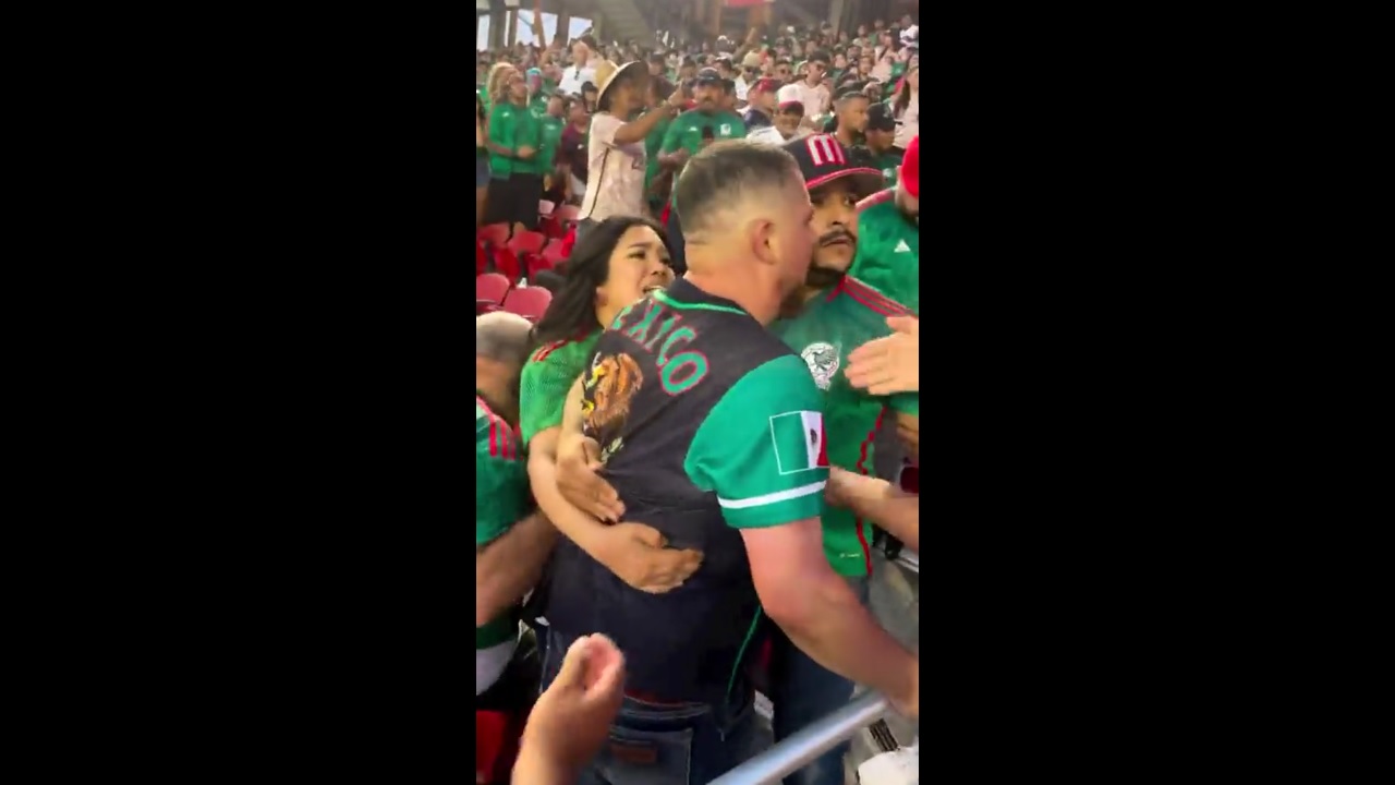 Video: Agresión en el partido de México vs Qatar