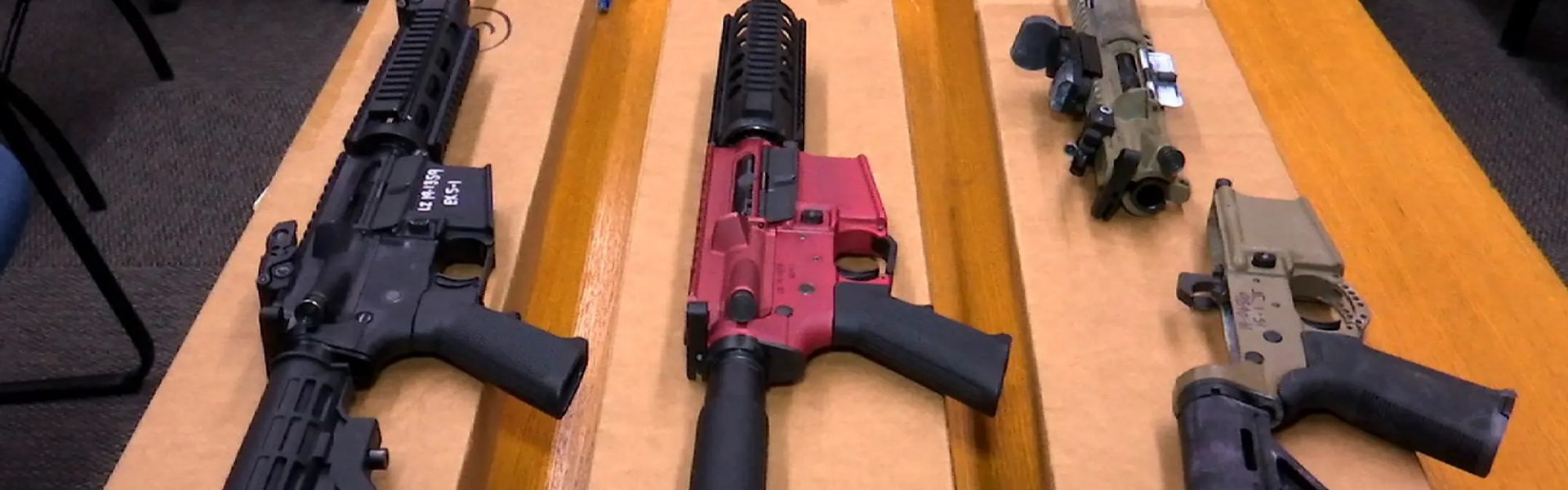 Gobierno de Biden se lanza contra las «armas fantasma»