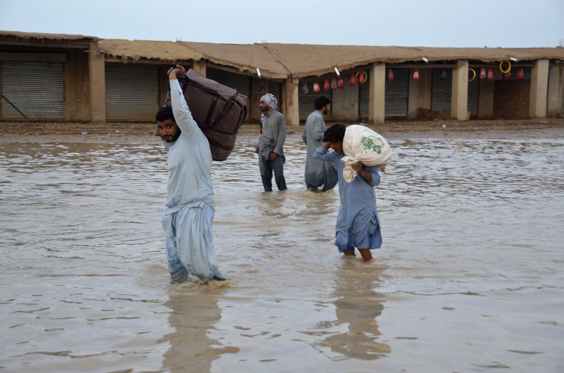 Más de mil muertos dejan inundaciones en Pakistán