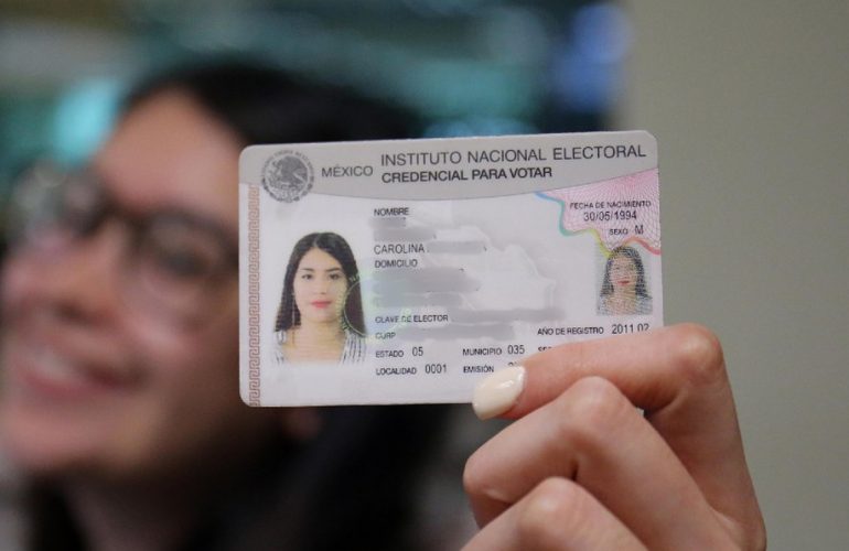 ¿Cargas siempre tu INE? Ve porque no deberias de hacerlo