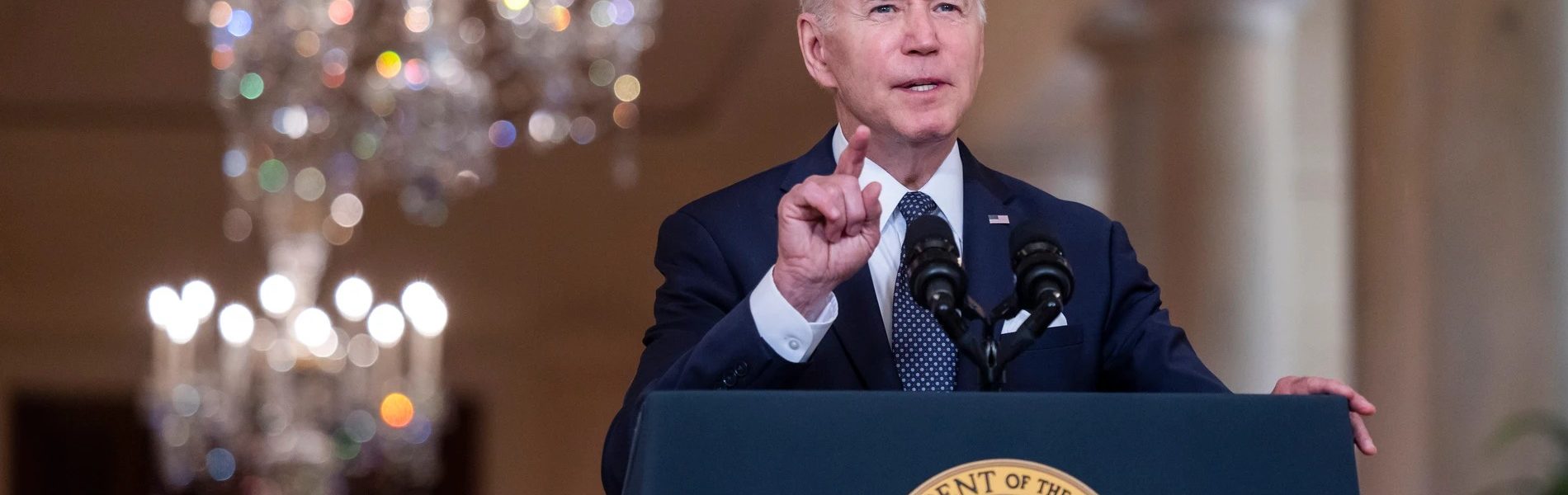 Biden insiste al Congreso en prohibir las armas de asalto