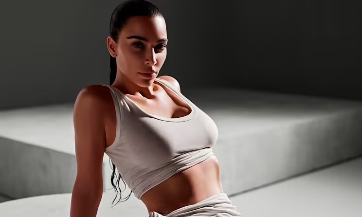 Revela Kim Kardashian la dolorosa técnica que usa para lucir el abdomen perfecto