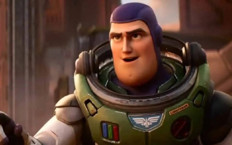«Lightyear» censurada en al menos 14 países por inclusión de beso LGTBI