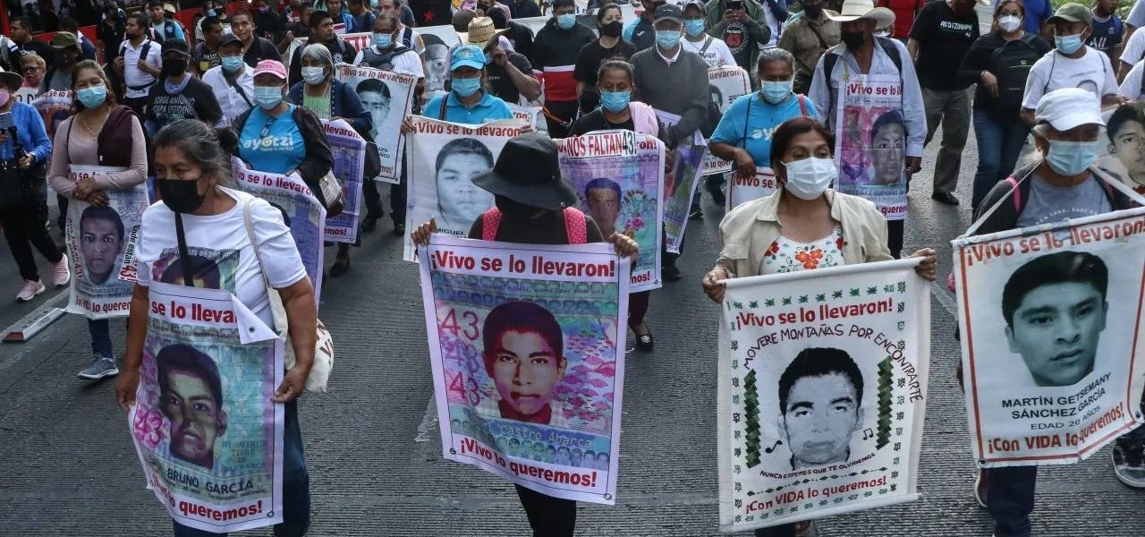 Juez emite 83 ordenes de aprehensión contra diversos funcionarios por caso Ayotzinapa