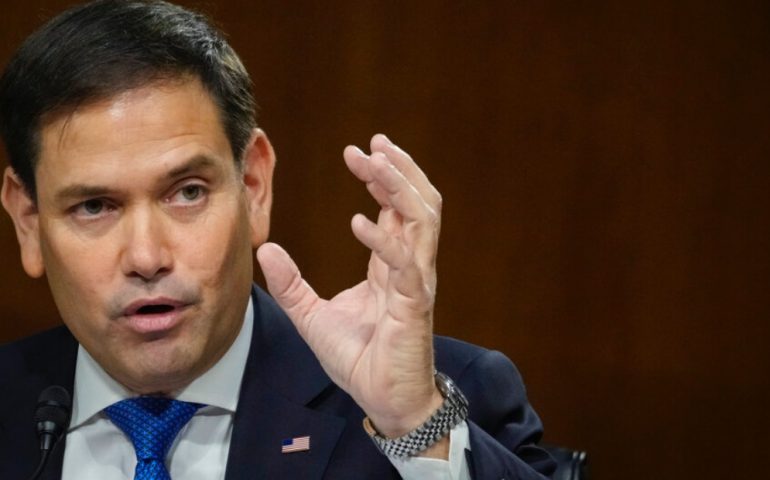 Senador republicano acusa a AMLO de entregar secciones de México a carteles de droga