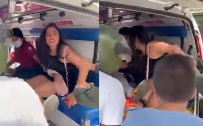 Mujer le pide la contraseña del teléfono a su novio aun estando atropellado