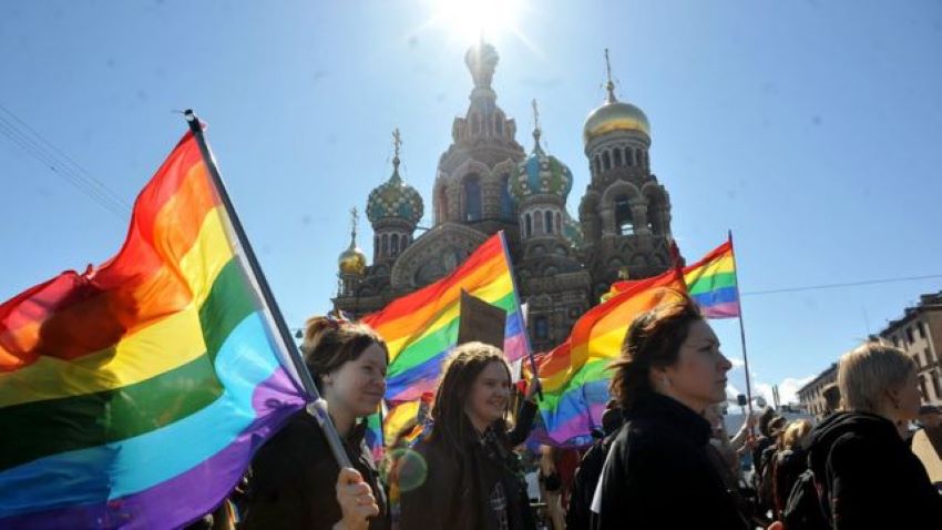 Rusia aprueba ley contra las personas transgénero y adopción por transexuales