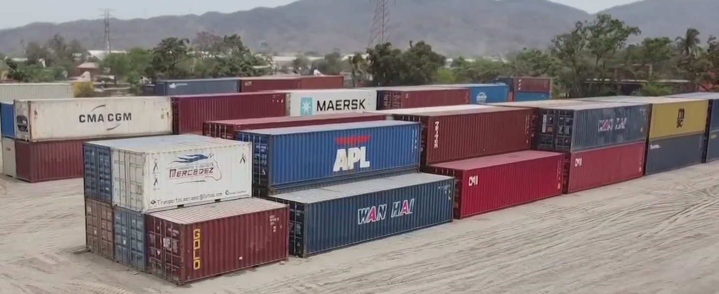 Recuperan 8 de los 16 contenedores robados en Manzanillo