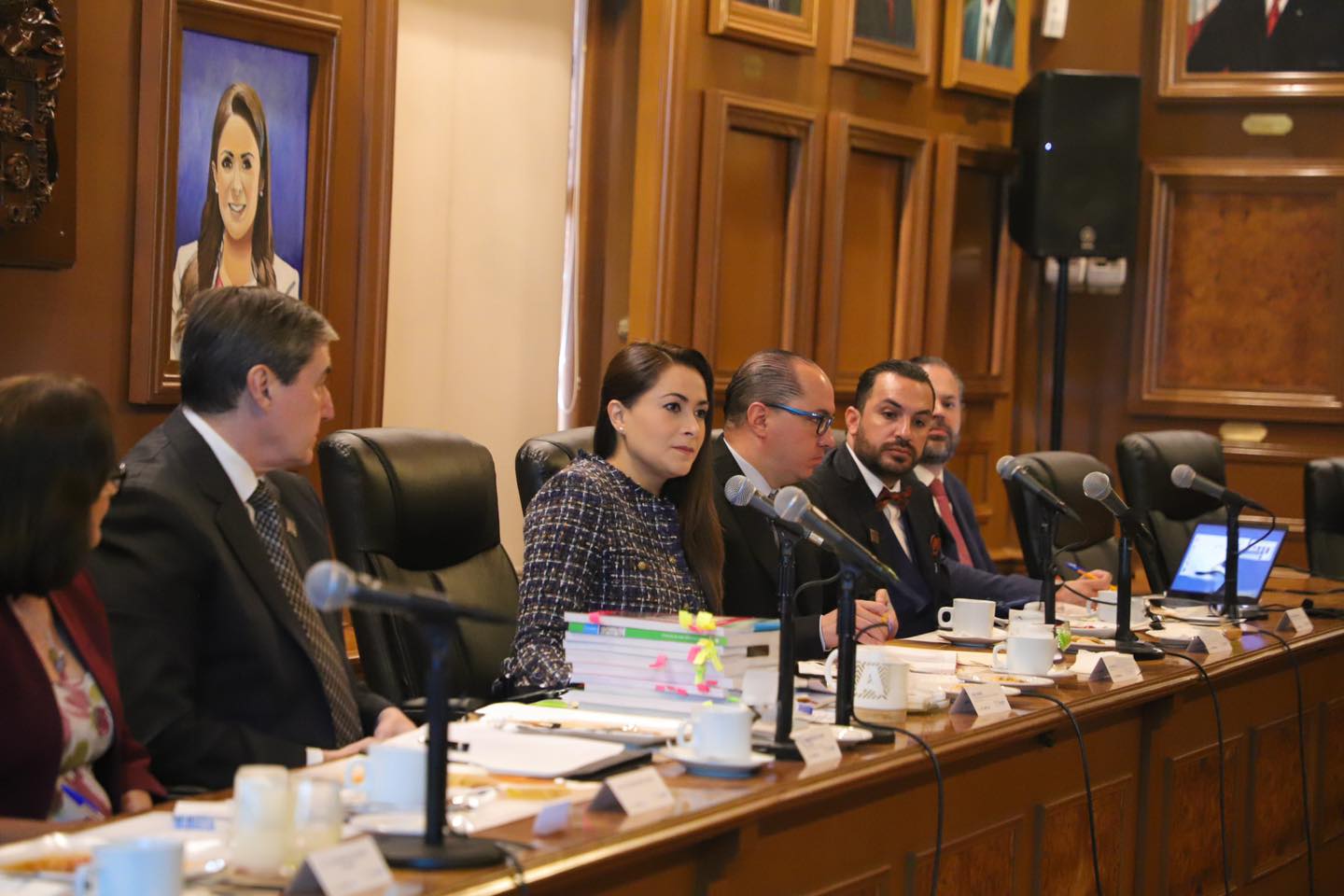 TERE JIMÉNEZ CONTINÚA REUNIONES CON DIVERSOS SECTORES PARA ESCUCHAR SU SENTIR SOBRE LOS LIBROS DE TEXTO