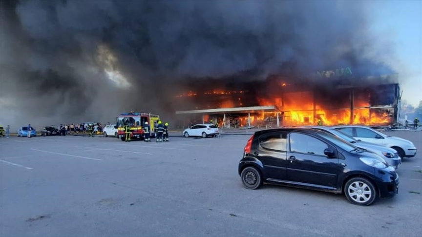 Rusia bombardea centro comercial en Ucrania