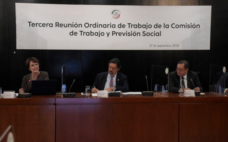 Aprueban senadores 12 días de vacaciones desde el primer año de trabajo