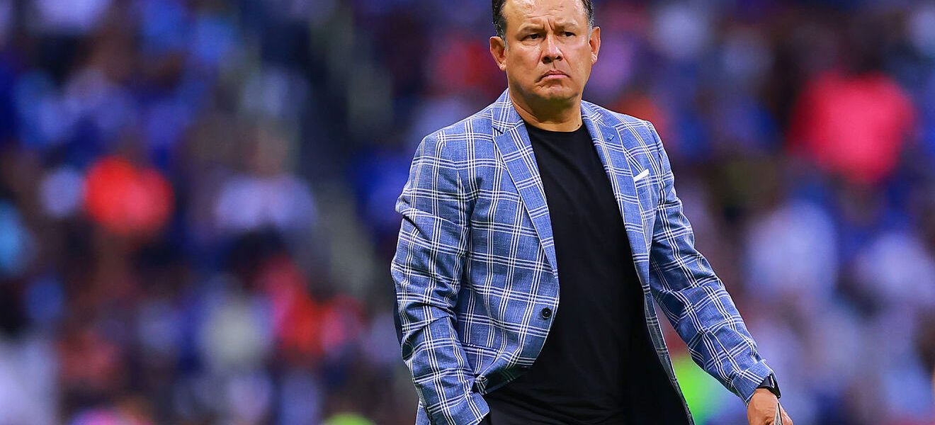 Juan Reynoso se despide del Cruz Azul