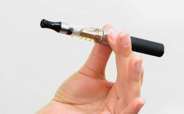 Cofepris lanza alerta sanitaria contra los vapeadores