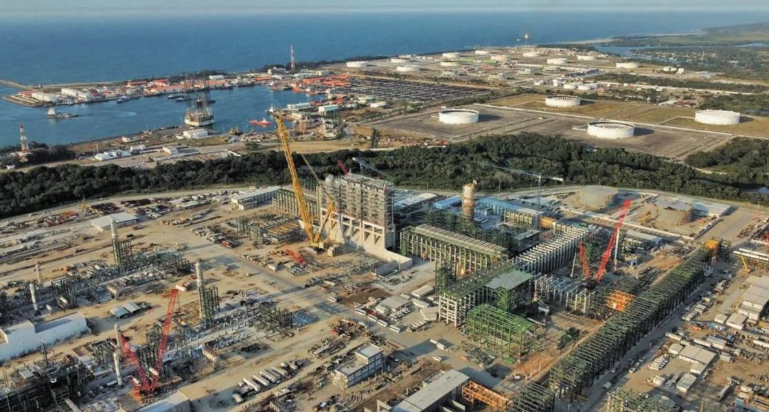 Hasta el 2026 estará la refinación prometida en Dos Bocas