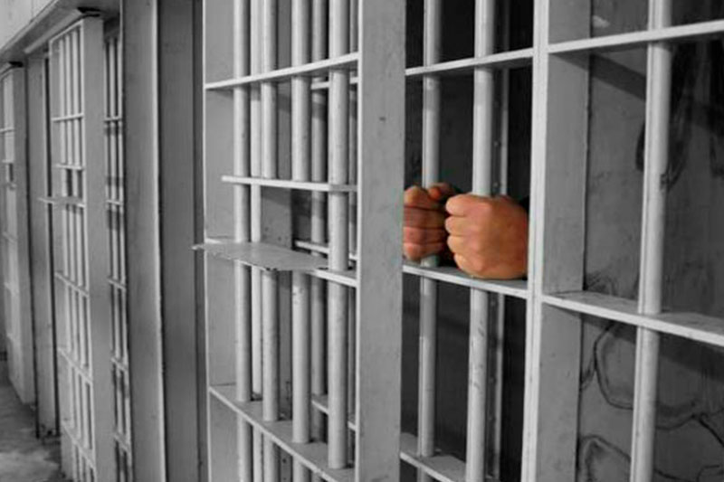 Uno a tres años de cárcel a quien discrimine por identidad sexual