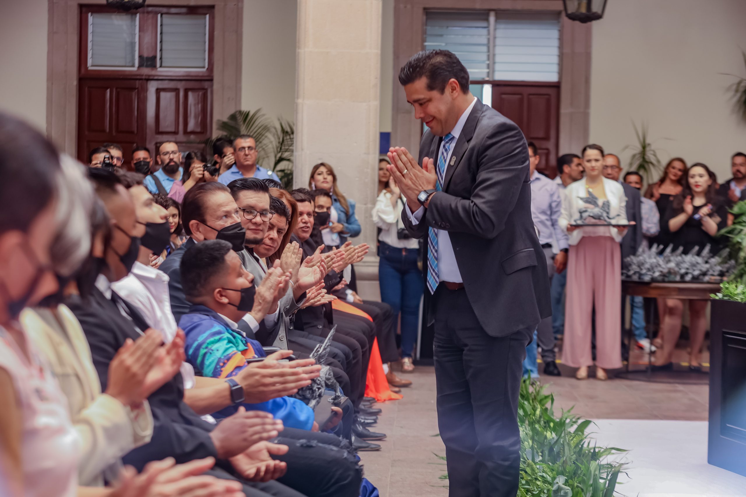 GRACIAS POR HACER DE AGUASCALIENTES DE LOS LUGARES MÁS BONITOS PARA VIVIR: LEONARDO MONTAÑEZ