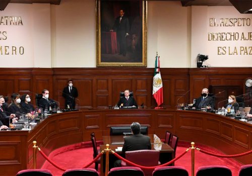 Morena propone prohibir a la SCJN que invalide o intérprete normas constitucionales