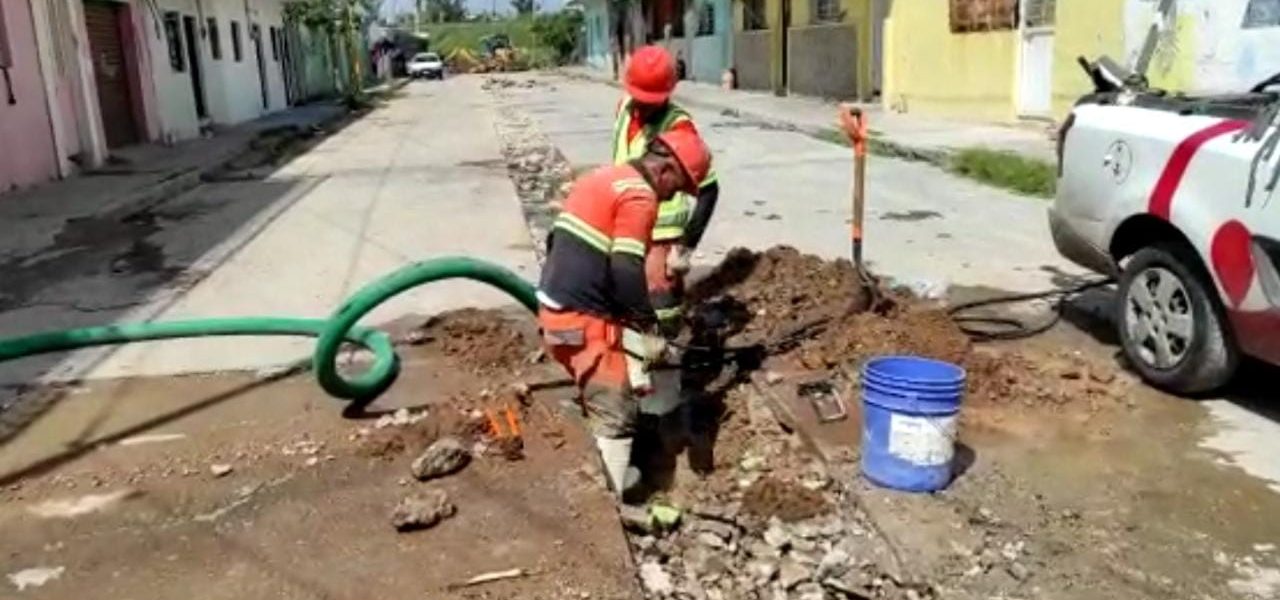 Refuerza Veolia red de alcantarillado sanitario de colonia Ojo de agua