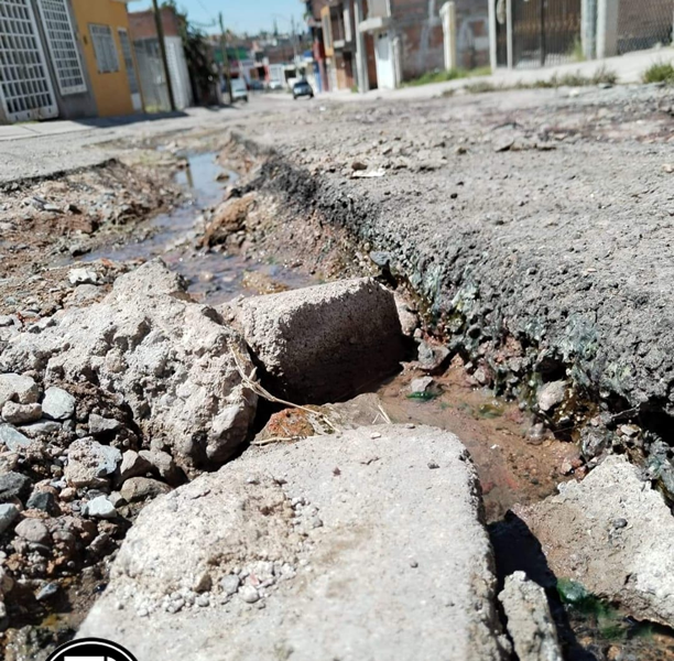 La Crítica Gráfica: Lluvias Borraron Pavimento