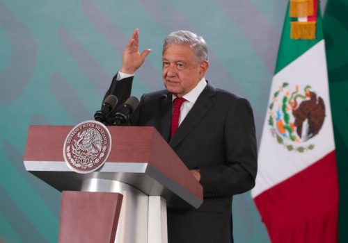Postura de Monreal avala “la falsedad, la hipocresía y la politiquería” de los conservadores, declara AMLO