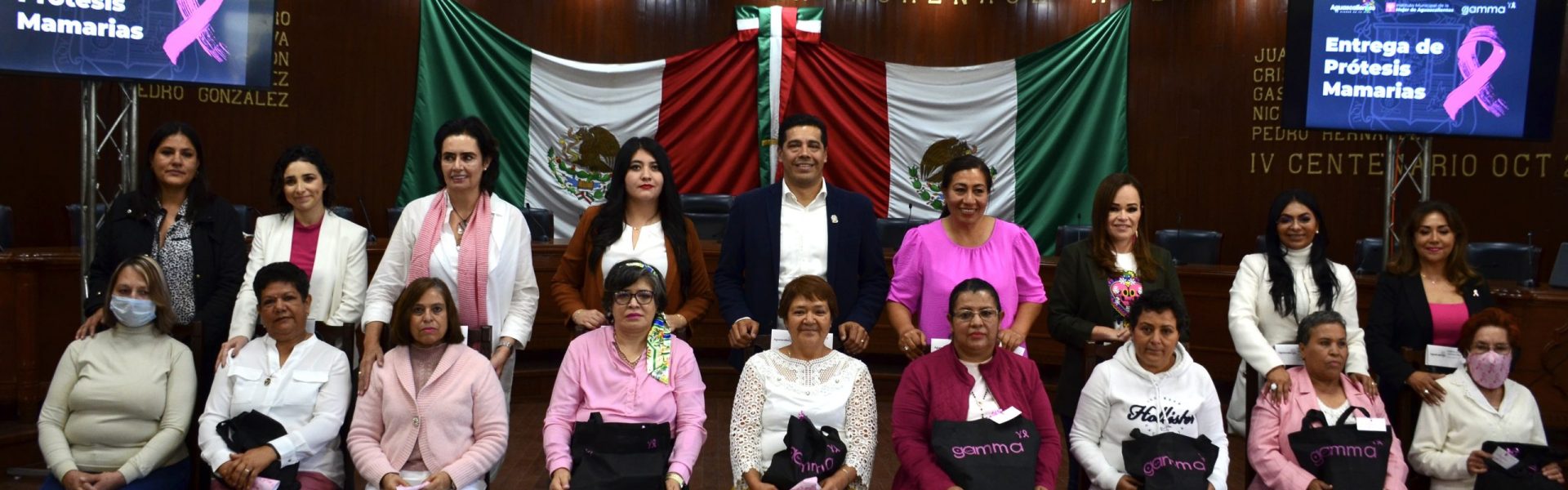 EN EL MARCO DEL MES ROSA, ENTREGAN PRESIDENCIA MUNICIPAL Y FUNDACIÓN GAMMA PRÓTESIS MAMARIAS EXTERNAS