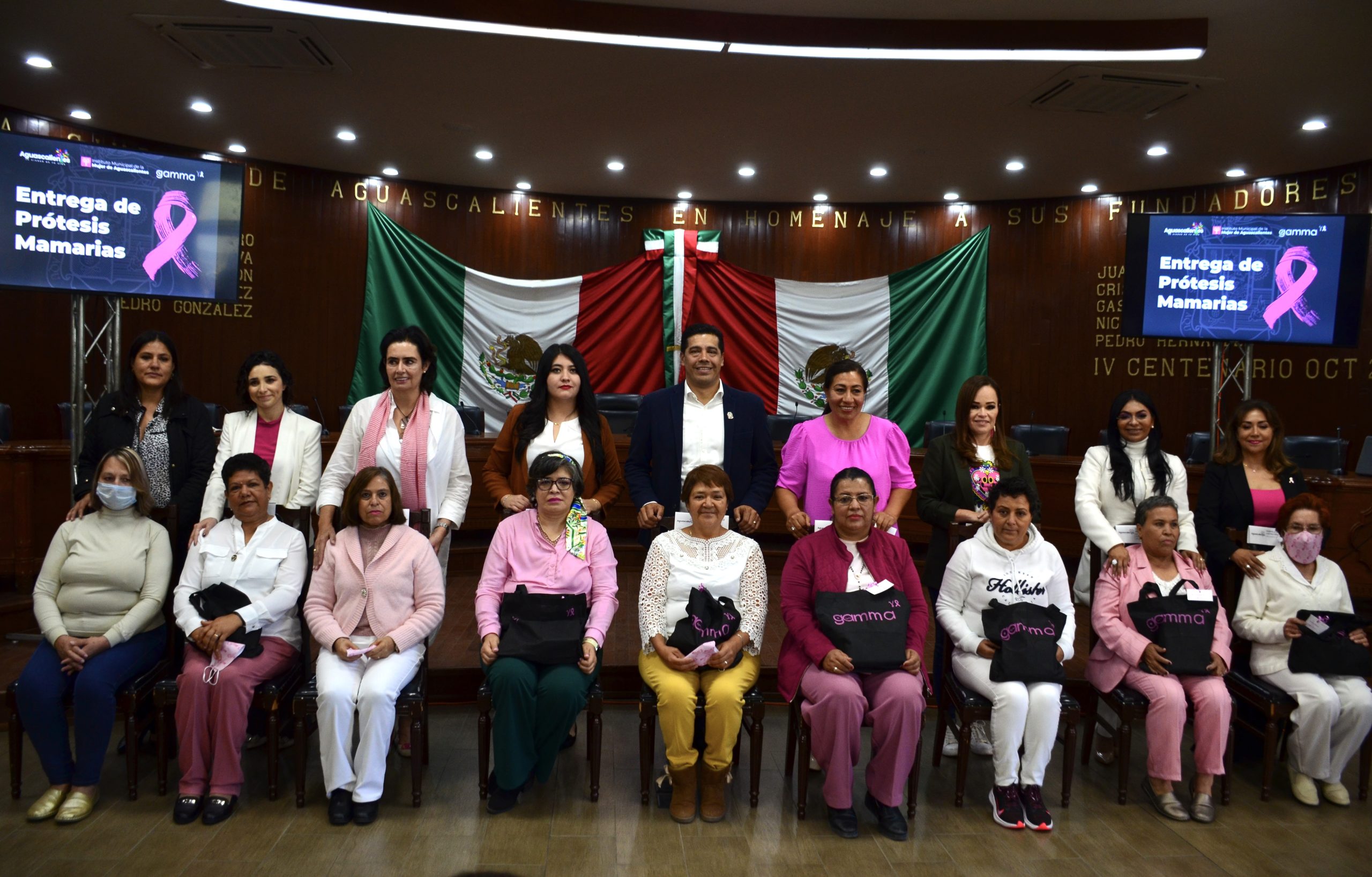 EN EL MARCO DEL MES ROSA, ENTREGAN PRESIDENCIA MUNICIPAL Y FUNDACIÓN GAMMA PRÓTESIS MAMARIAS EXTERNAS