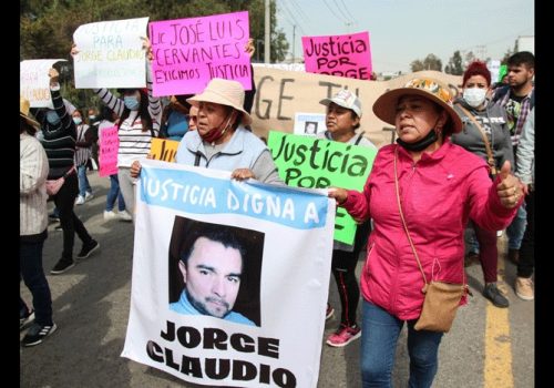 Se manifiestan en la México-Querétaro por el homicidio de Jorge Claudio, fue interrumpida por la policía