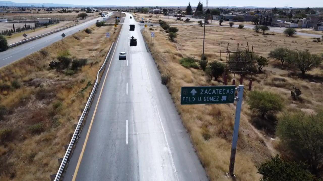 Asaltan a paisanos en carretera a zacatecas, les robaron autos y pertenencias