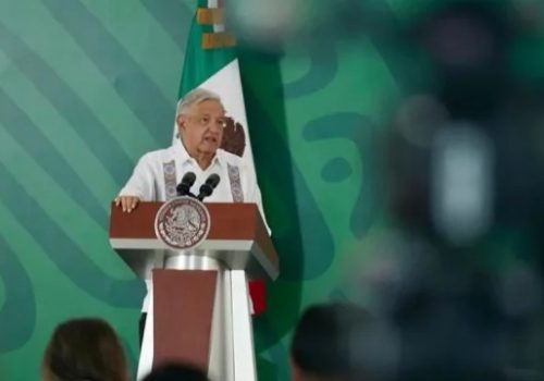 AMLO arremete contra el INE tras censurar a Sheinbaum