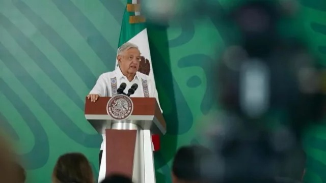 AMLO arremete contra el INE tras censurar a Sheinbaum