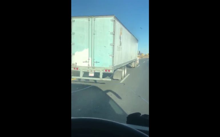 Por ir distraído, chocó #Video