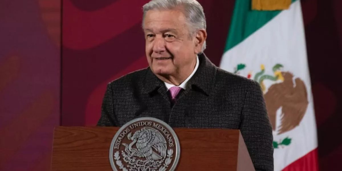 AMLO urge a la UNAM aclarar caso de plagio de la ministra Yasmín Esquivel Mossa