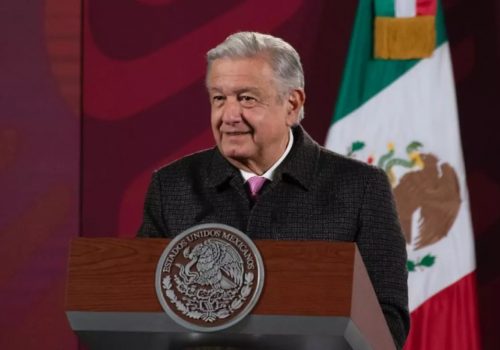 AMLO urge a la UNAM aclarar caso de plagio de la ministra Yasmín Esquivel Mossa