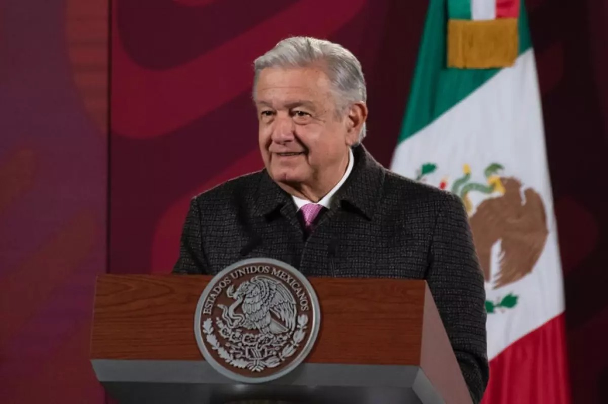AMLO urge a la UNAM aclarar caso de plagio de la ministra Yasmín Esquivel Mossa