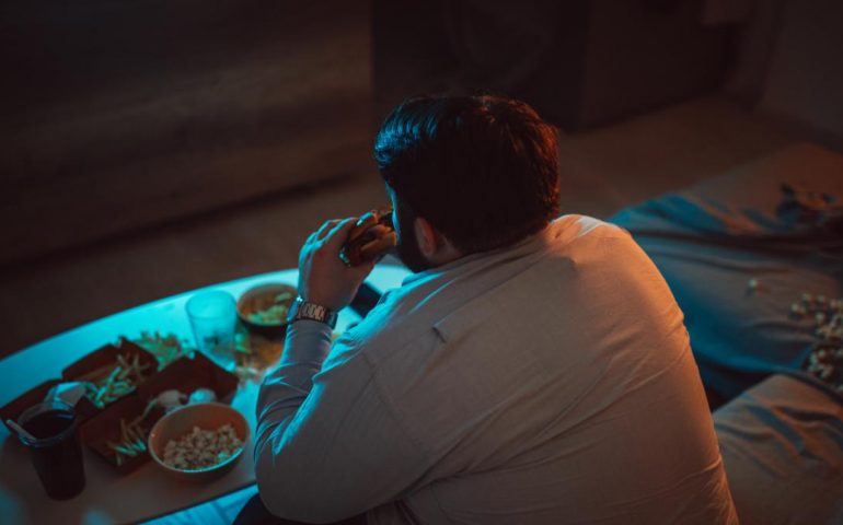 UNAM recomienda evitar cenas pesadas antes de dormir, pueden causar pesadillas