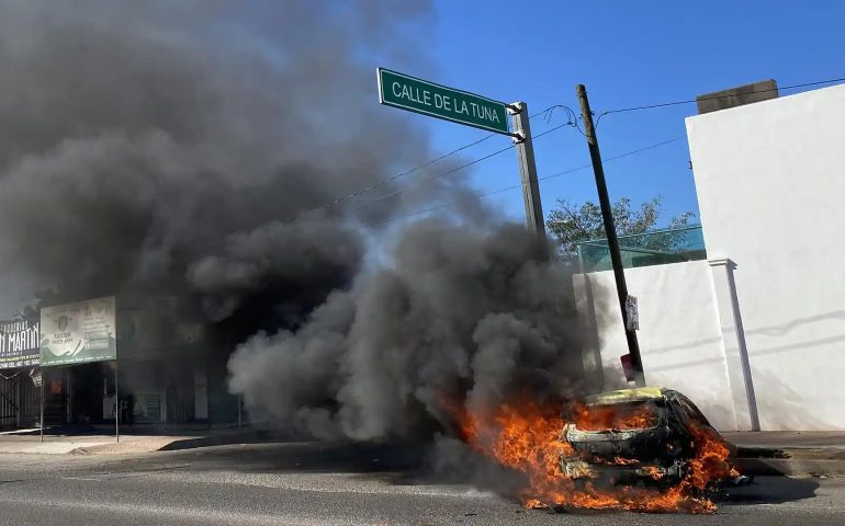 6 muertos, 29 heridos y 250 vehículos robados es el saldo en Sinaloa tras captura de Ovidio Guzmán