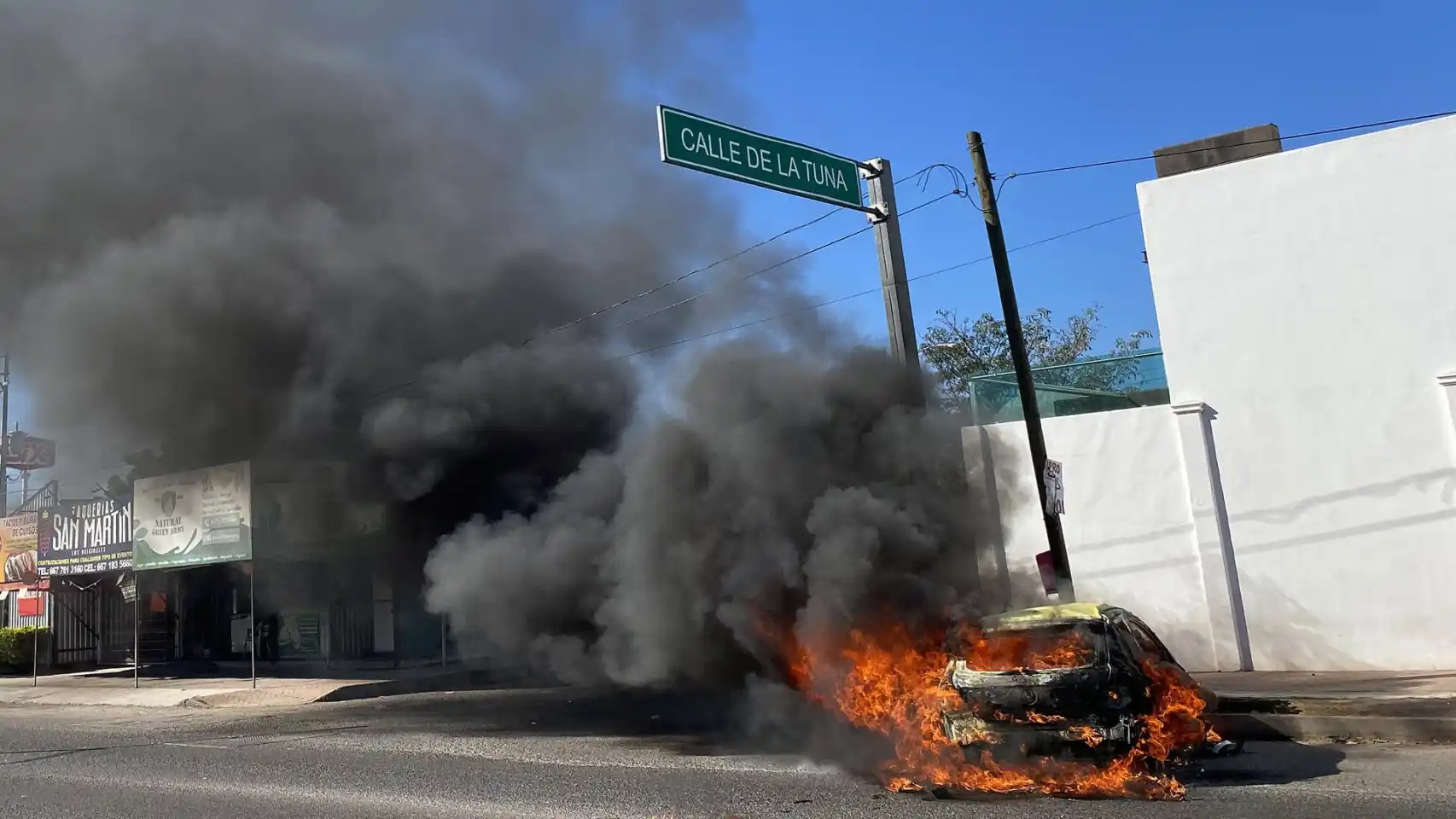 6 muertos, 29 heridos y 250 vehículos robados es el saldo en Sinaloa tras captura de Ovidio Guzmán