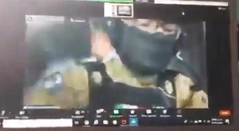 Encapuchado amenaza vía Zoom a estudiantes de secundaria en Chihuahua