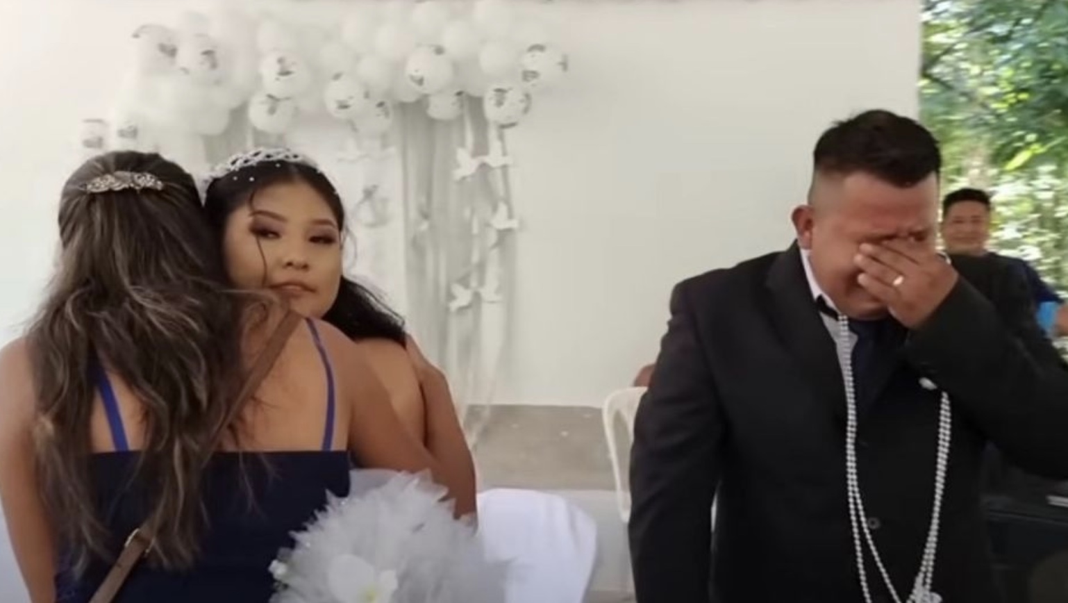 Invita a su ex a su boda y hombre termina en llanto cuando la ve