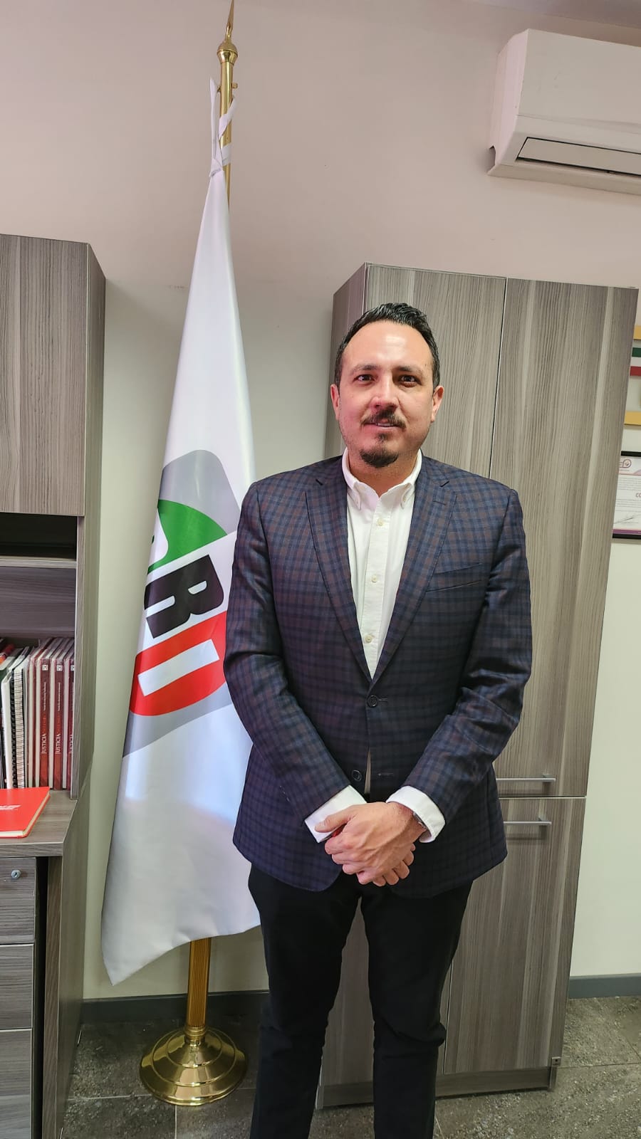 Los gobiernos priístas son ejemplo de buen gobierno: Kendor Macías, presidente del CDE