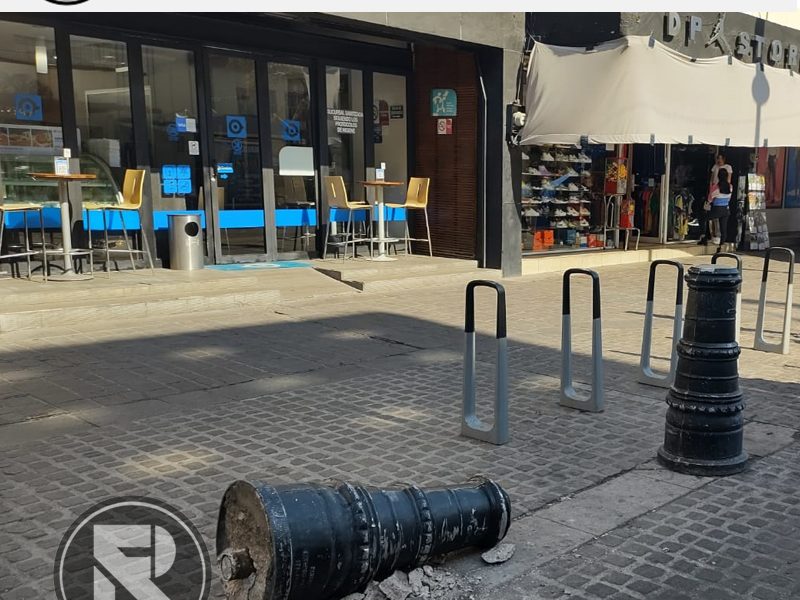 La Crítica Gráfica: Bolardo en el piso