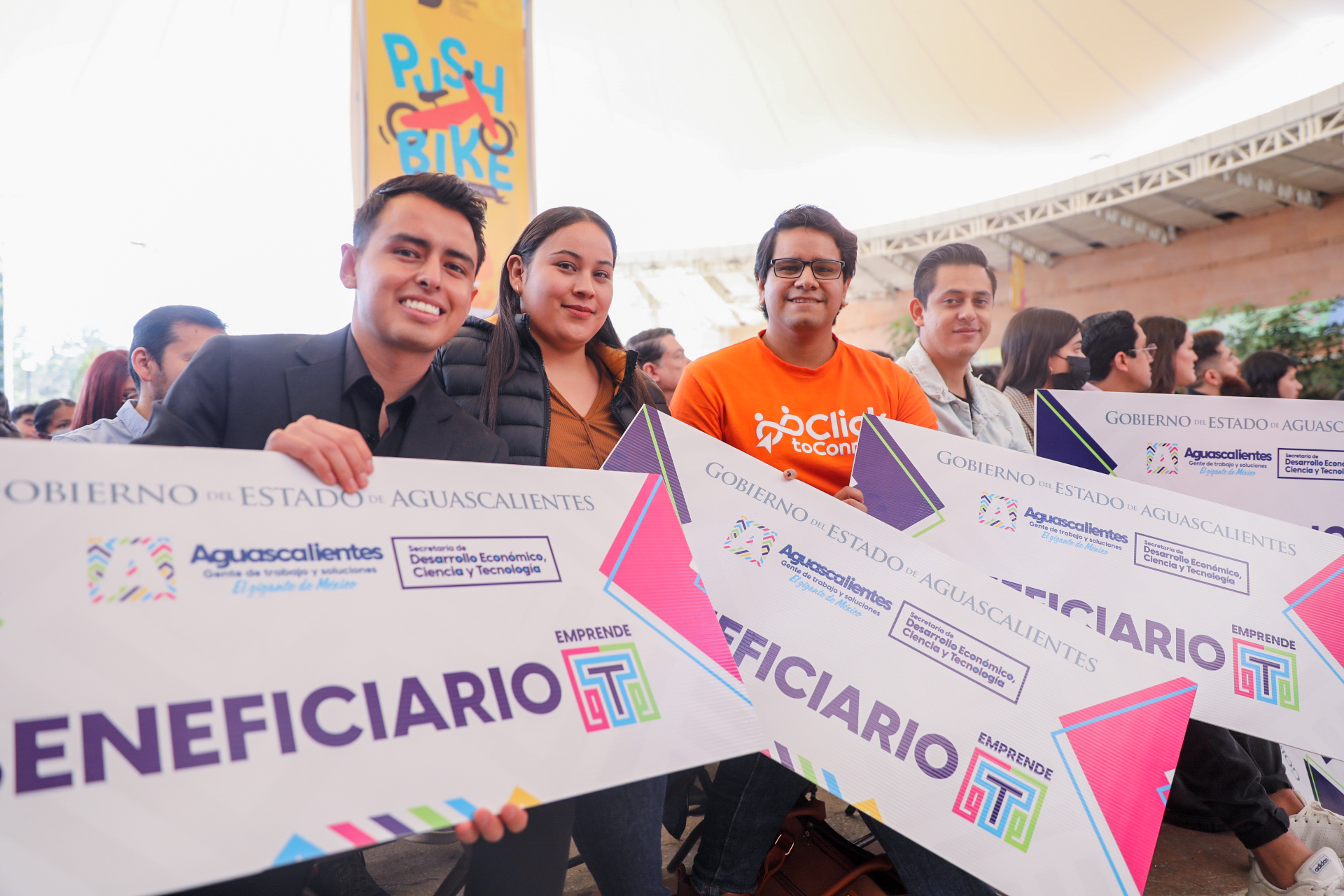 CON APOYOS DE HASTA 100 MIL PESOS TERE JIMÉNEZ RESPALDA A JÓVENES EMPRENDEDORES