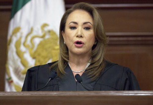 SEP determina que debe ser la UNAM quien solucione caso del titulo de Yasmin Esquivel