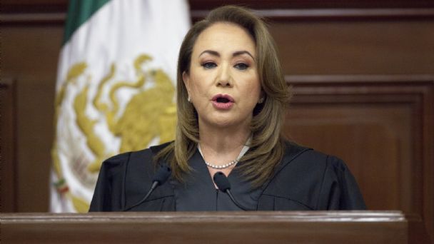 SEP determina que debe ser la UNAM quien solucione caso del titulo de Yasmin Esquivel