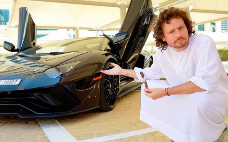 Por dos rayones a un Lamborghini rentado, Luisito Comunica tuvo que pagar casi 380 mil pesos