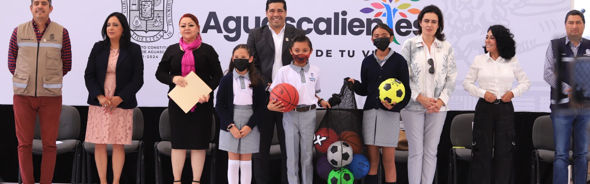 LEO MONTAÑEZ TOMA PROTESTA A NUEVOS INSPECTORES AMBIENTALES